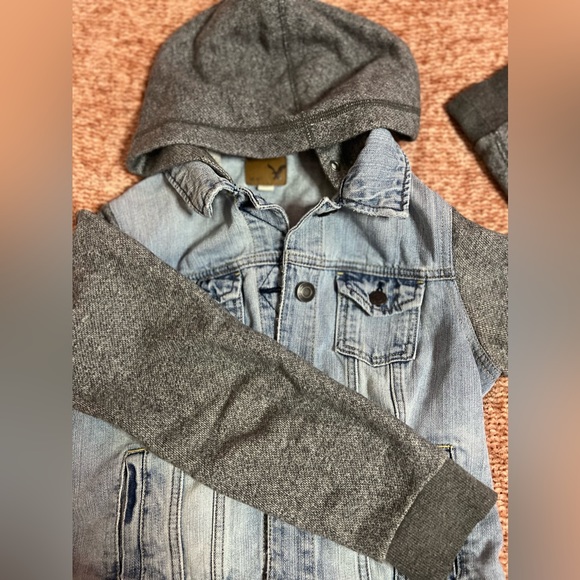 American eagle 🦅 denim jacket with fabric sleeves - Picture 2 of 5